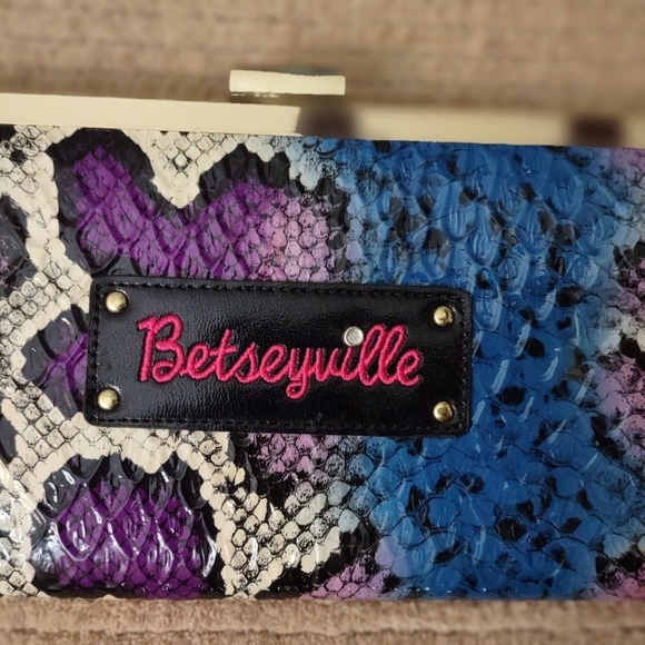 Betsey Johnson betsyville Handbags - Betsey Johnson betsyville clutch